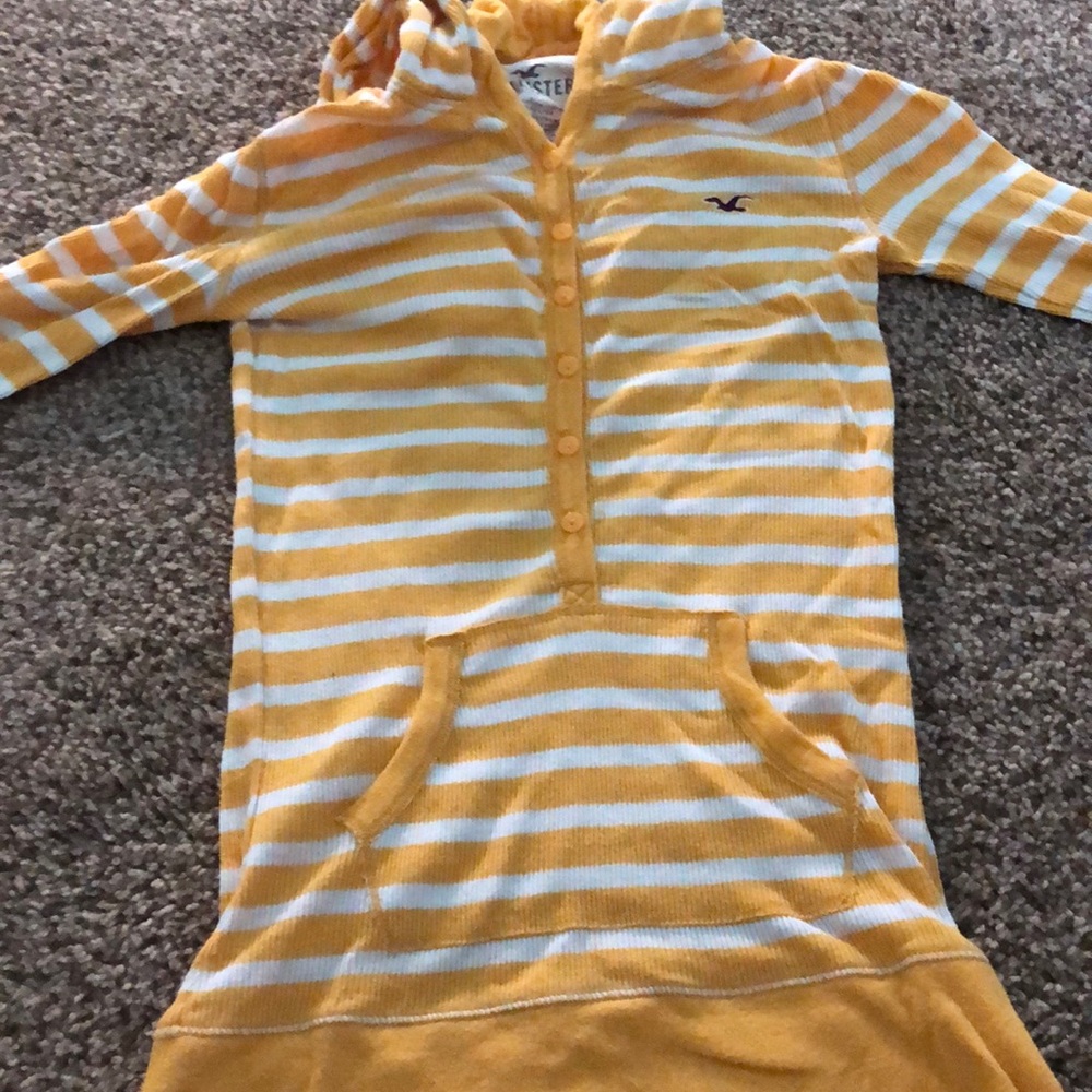 Hollister yellow sweatshirt